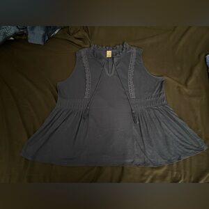 Women’s Terra & Sky EUC navy blue sleeveless top with tassels in size 2x